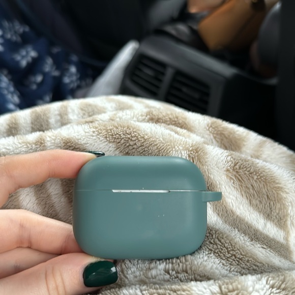 Apple AirPod Pros - Picture 2 of 3